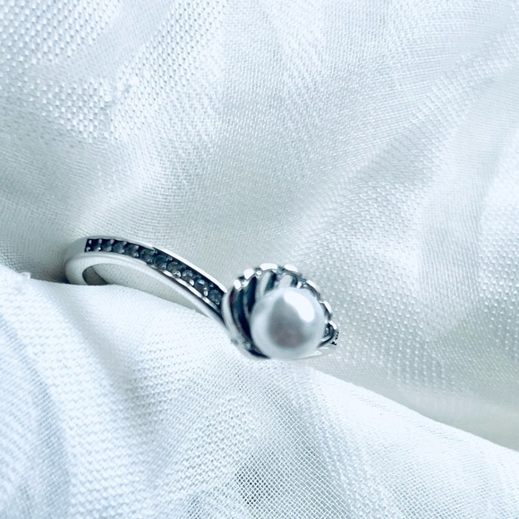 🧜♀️NWOT Princess Ariel Shell Ring ✨ - Picture 10 of 11